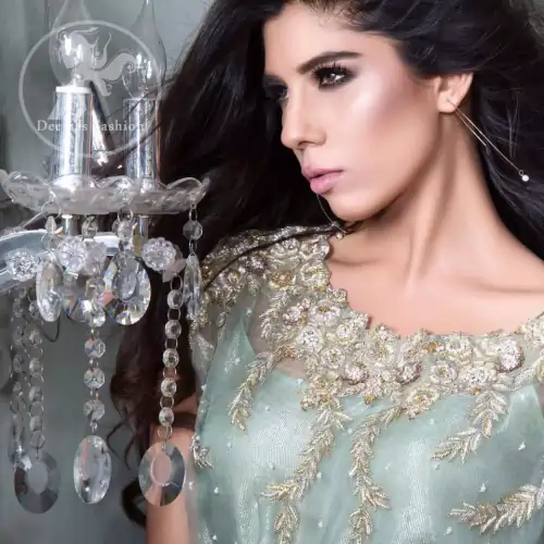 The shirt has been adorned with an embellished neckline. A large work border is implemented at the bottom of the