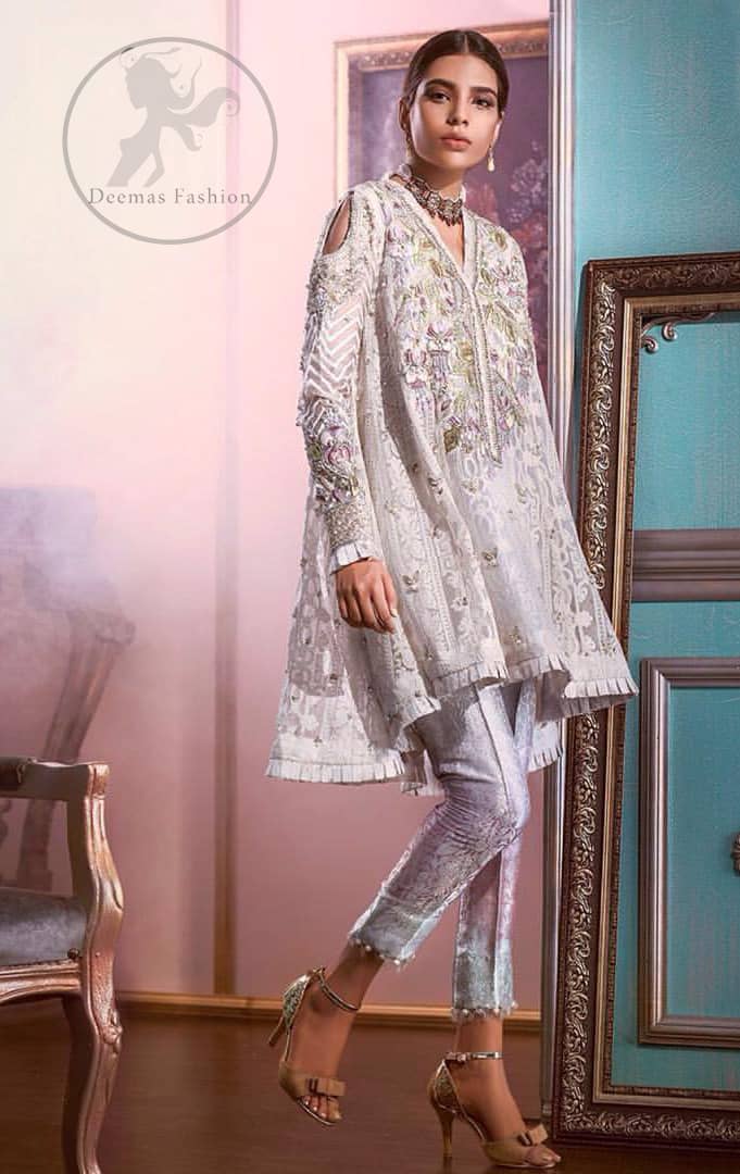 Reflecting exuberant color play in this ethereal piece meticulously highlighted with Swarovski, pearl and silver gold kora dabka. The neckline is fully embellished with multiple color thread embroidery and floral motifs. Cold shoulder sleeves also decorated with silver gold kora dabka , tilla and thread embroidery. It comes with matching chiffon dupatta and pajama.