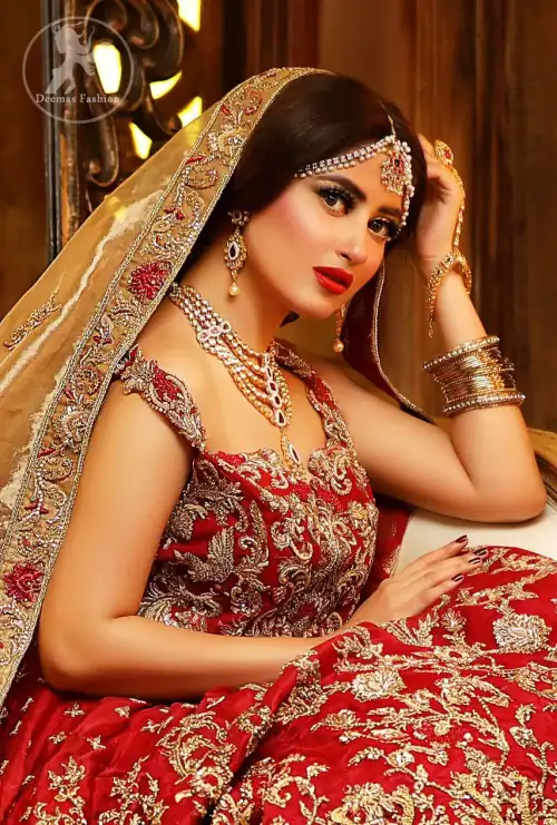 Reflecting royalty and the majestic beauty of statuesque shape and silhouette this bridal dress is perfect for your special day.