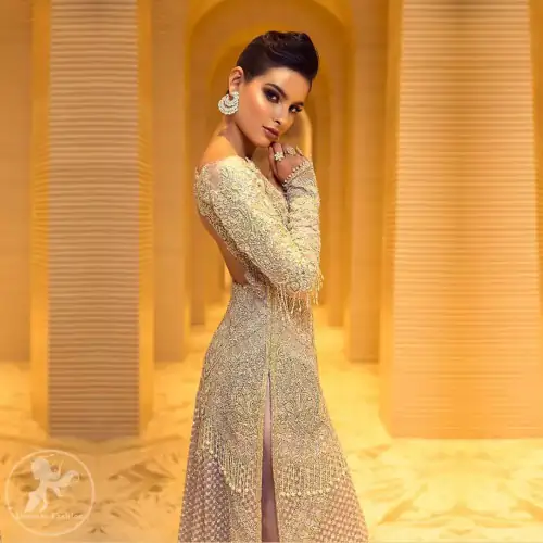 Boost your confidence and style in this glamorous attire accentuated with finest thread and zardosi work embroidery. This outfit paired