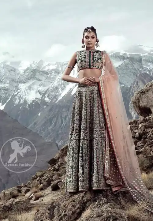 Delicately crafted and personifying chic elegance with an element of grandiose. This dress is beautifully sculptured with floral embroidery, adorned