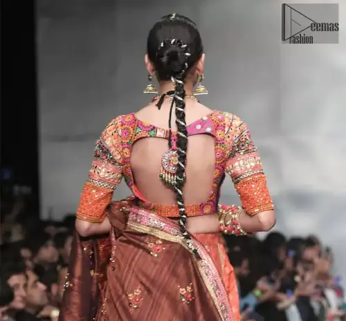 This dress is majestic beauty and perfect for mehndi mayon day. Delicately crafted and personifying chic elegance with an element