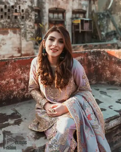 This dress is perfect for your Nikah and Engagement function. This super stunning frock is made of rich floral embroidery