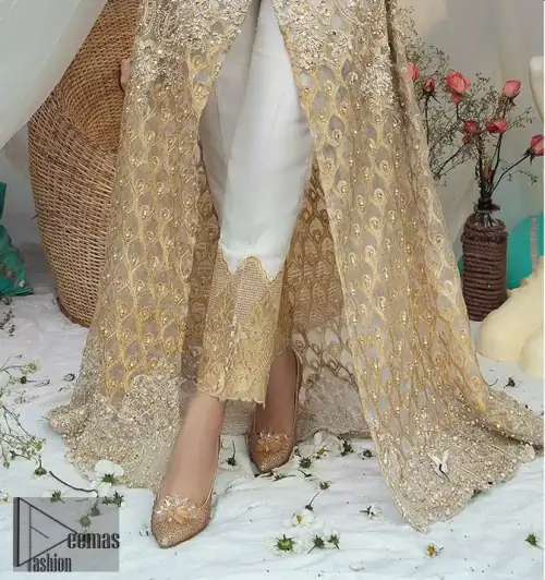 Brighten up your look with this glamorous halter neckline maxi perfect for your wedding day or evening ensemble. This glamorous