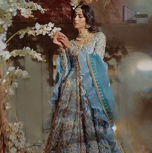 Reflecting royalty and the majestic beauty of statuesque shape and silhouette this dress is perfect for your walima and engagement