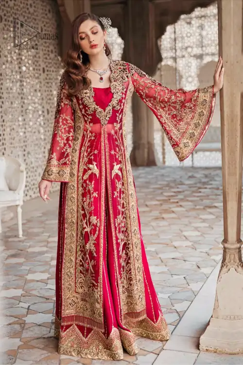 Beautifully elegant with a modern twist. This dress is crafted from delicate floral lace and features a scalloped plunge neckline.