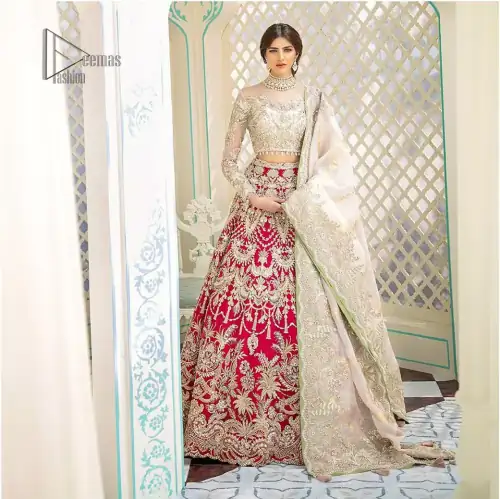 This elegant ensemble turns timeless piece into a chic fantasy. Best choice for your wedding day. This outfit is enhanced