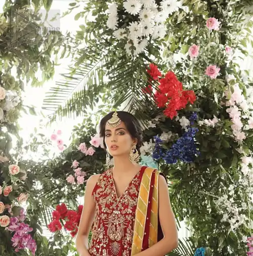 Tradition meets modernity. Boost your confidence and style in this glamorous attire accentuated with finest zardozi work embroidery and scalloped