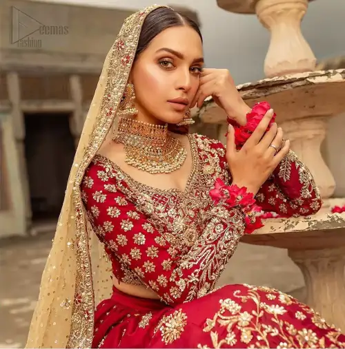 Our deep red bridal dress will make your special day even more perfect. Infused with classical glamour. Strike a breathtakingly