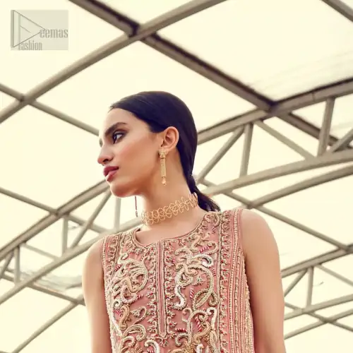 Delicately crafted and personifying chic elegance with an element of grandiose. You are all set to make a lasting impact