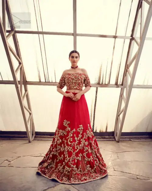 Captured in traditional silhouette, The bridal stands out due to its uniqueness and the perfect fusion of modern cut and