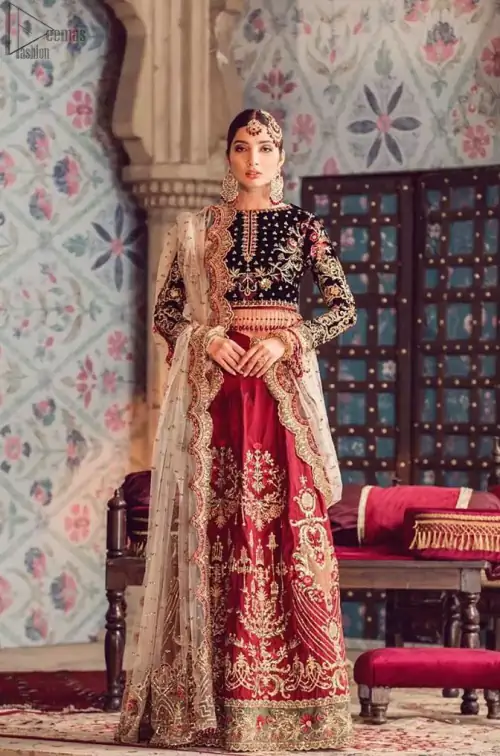 The new season is all about making a statement. Captured in traditional silhouette, The bridal stands out due to its