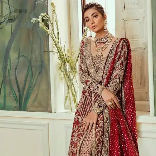 Chic, sleek and undeniably romantic, this beautiful deep red gown might just be the one for you. With pure fabric