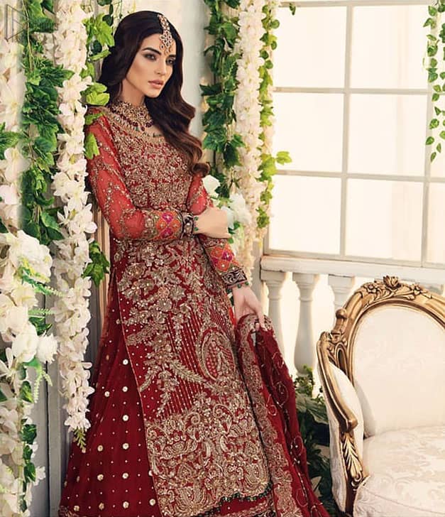 Bridal Wear Maroon Shirt n Dupatta – Chatta Patti Gharara. Framed in a Beautiful Shirt and Dupatta both in the same Maroon colour along Chatta Patti Lehenga is One To Wear. Multicolour copper embroidery on Shirt and Lehenga is fully embellishing with Appliques, Sequins, Tilla and Dabka work. Plus on Duppata too of Organza fabric same as that of Shirt and Lehenga which is fully sprayed with sequins and Tilla work. Along with finished edges and fixed waist belt with side zip closure. The shirt is with a round neckline and full Sleeves which are in full length; too completely engraved with embroidery plus floral motifs on Dupatta increasing the whole gorgeousness.