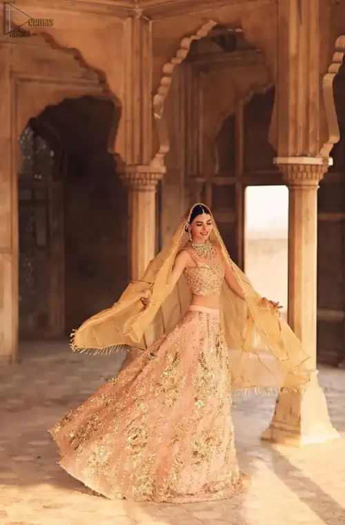 Take all the attention of the guests with your exquisite look with one of the best outfits from Deemas Fashion.