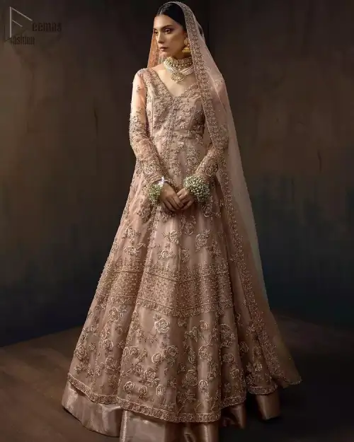 Pictured in a fabulous outfit, Chic and sophisticated perfectly describe this simply stunning wedding dress. The shirt is meticulously embellished