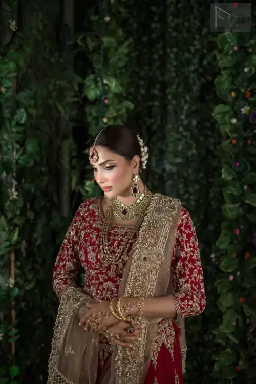 Looking perfectly gorgeous is not a mere utopia. You already appear stunning but with the Crimson Lehenga Blouse on you,