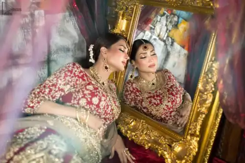 Looking perfectly gorgeous is not a mere utopia. You already appear stunning but with the Crimson Lehenga Blouse on you,