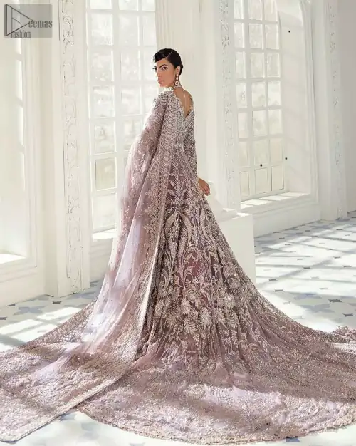 Every bride is the queen of her big day, which is why she deserves an imperial look. The Tea Pink