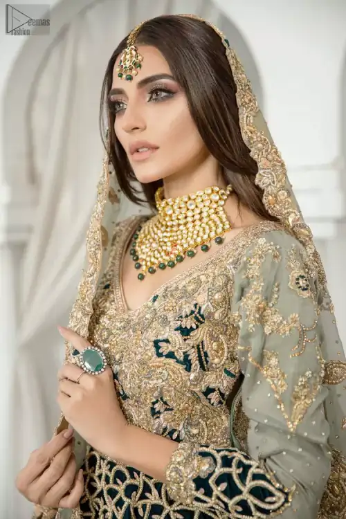 With a fascinating back train, this ravishing bridal wear displays brilliant work of light golden embroidery under its V-neckline. The