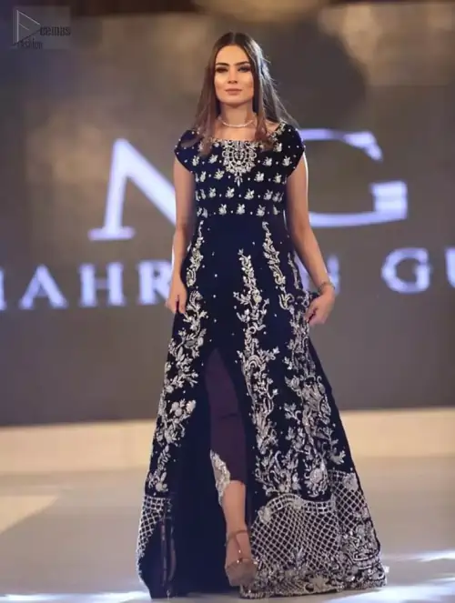 The half-sleeved Purple Front Open Velvet Maxi has magical features to make you an evening star.