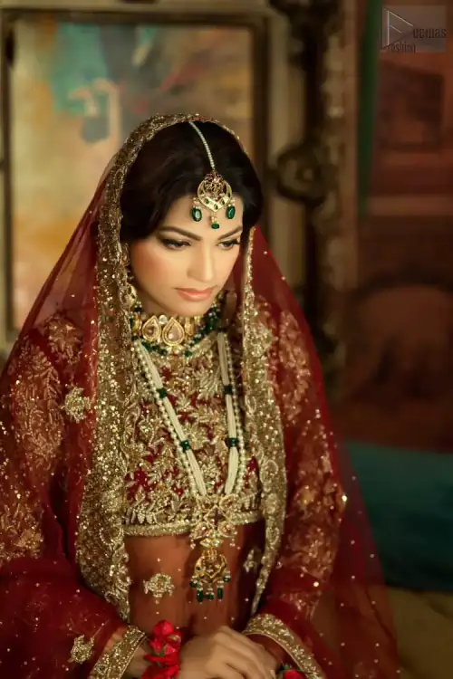 A little blend of the traditional and western styles doubles the gorgeousness of the Red Short Shirt Lehenga. A dress