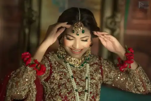 A little blend of the traditional and western styles doubles the gorgeousness of the Red Short Shirt Lehenga. A dress