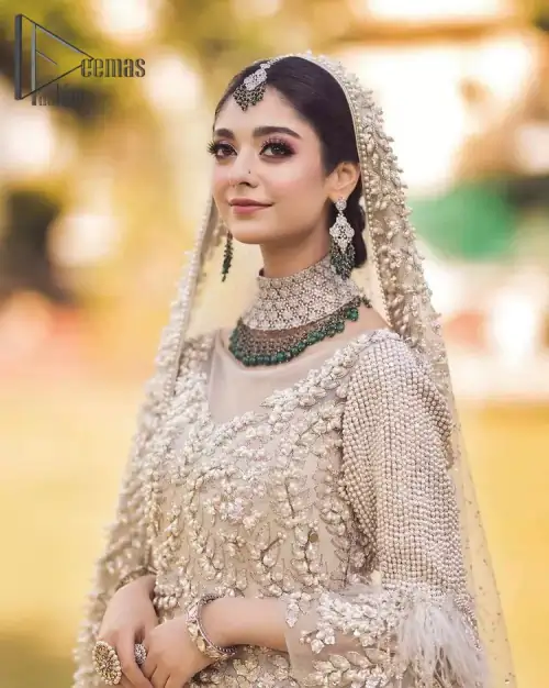 Nothing shines out more than a bride in her most natural state. For the Love of Ivory, this outfit was