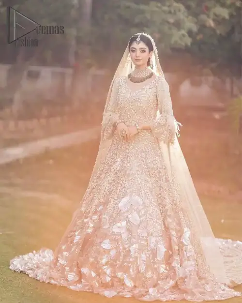 Nothing shines out more than a bride in her most natural state. For the Love of Ivory, this outfit was