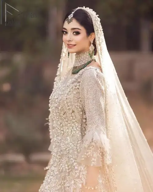 Nothing shines out more than a bride in her most natural state. For the Love of Ivory, this outfit was