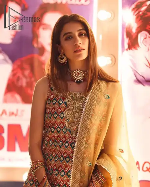 This dress is perfect for mehndi. This mehndi and mayun dress is beautifully sculptured with geometric patterns having floral motifs