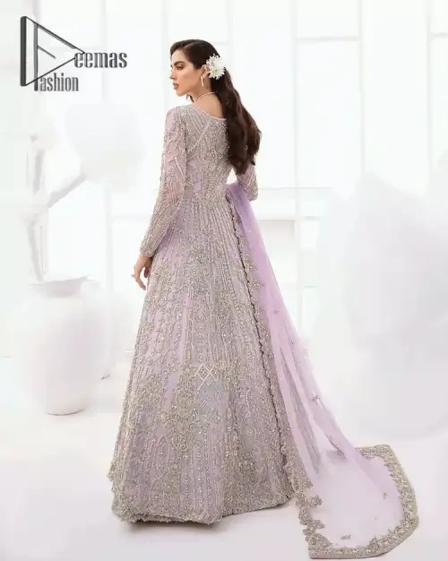 Creating the energy of modish is never been easy for a bride. So, Deemas Fashion presents the lilac front open