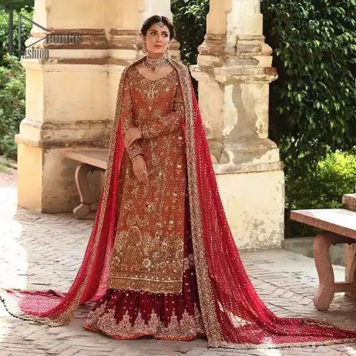 Wondering what an aesthetic bridal attire looks like? The beauty in red makes you go gaga over your look and
