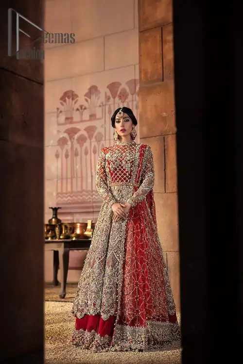There are days in life when you fall in love with red love tone. As every bride wants red for