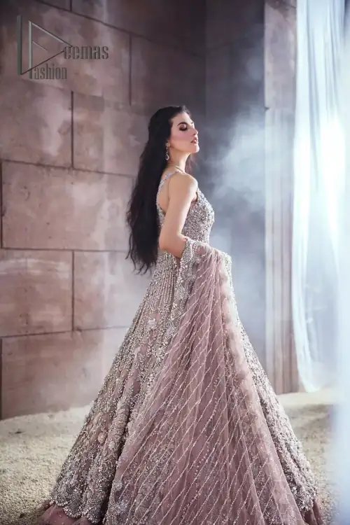 Rose, glitter, and glam are the mood. Shine through with all eyes on you! A full festive package dipped in