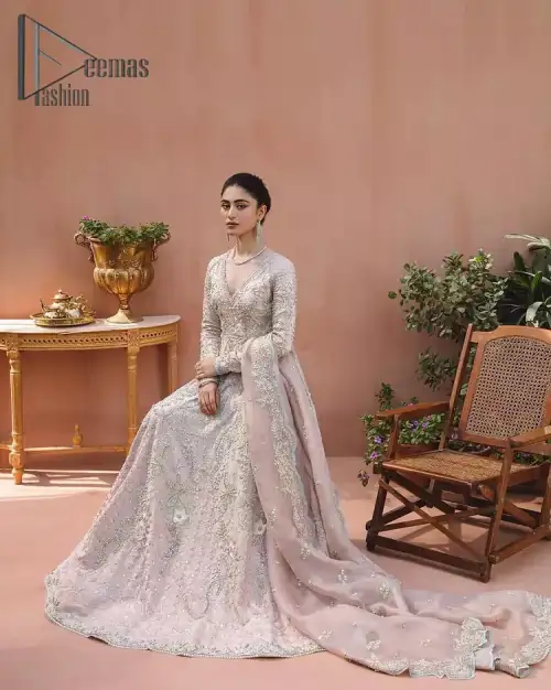 A true epitome of elegance. Confected ever so beautifully with the oyster pink colour palette and eye-catching embroidery. The ouster