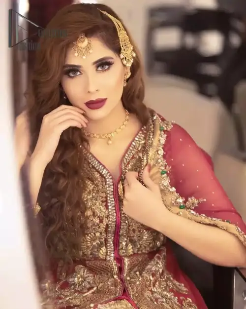 She's a divine, a diety, a vision, a gift. She is a girl in Florence, wrapped in a flare and