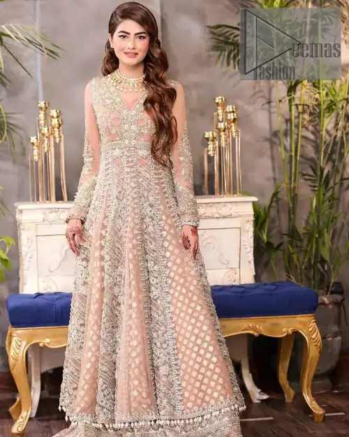 Its lustrous, lush and lavish in every sense of the word with its dazzling nude peach base. The nude peach