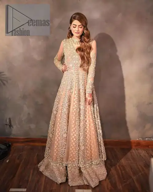 Its lustrous, lush and lavish in every sense of the word with its dazzling nude peach base. The nude peach