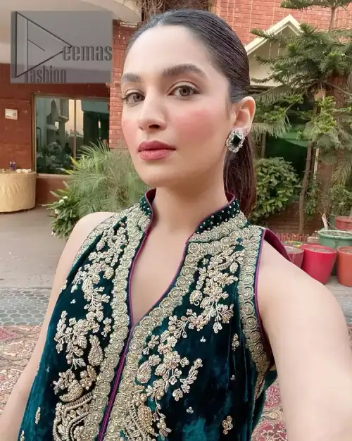 No matter the time and occasion, a pop of blue will always bring you in the bright light. This teal