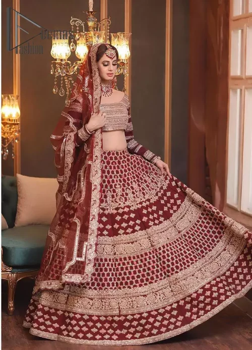 Attain your expectations on your big day with this dress. The classically vibrant combination of red and gold is a