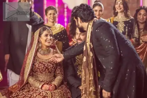 Take me to your heart, for it's there that I belong. A pure outfit base in maroon as a canvas