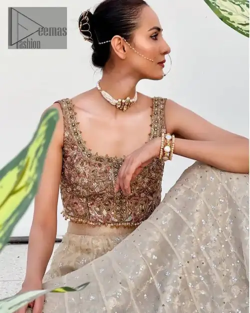 The perfect outfit for walima to enhance your glow. Starting this article with a dream rust blouse having a strap