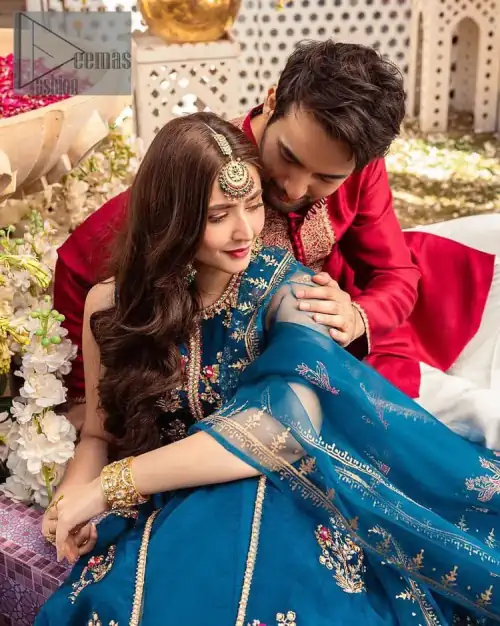 Blue defines your beauty and glows your face at any event.  Starting this article with teal blue front open pishwas