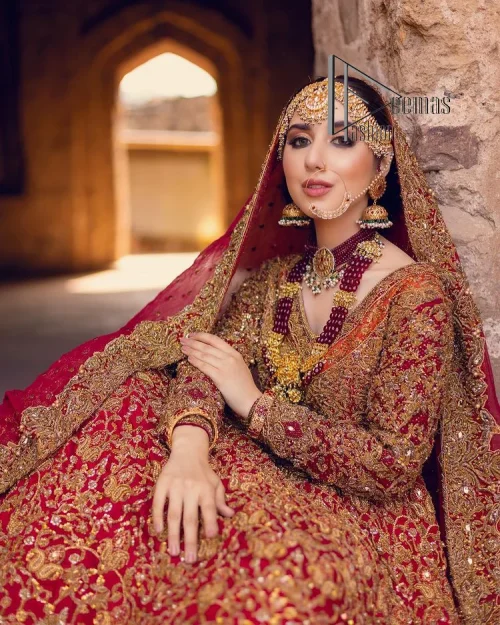 Happy is the bride the maroon shines on. Initiate this Pakistani reception outfit with a maroon heavy Anarkali which is