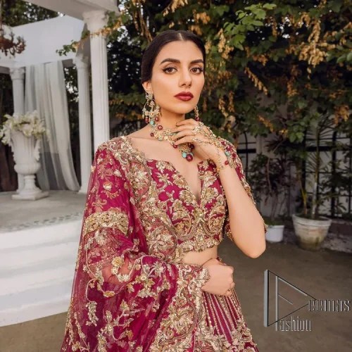 Make your day more lovely by wearing maroon colours. Maroon is just the star among all colours for the bride's