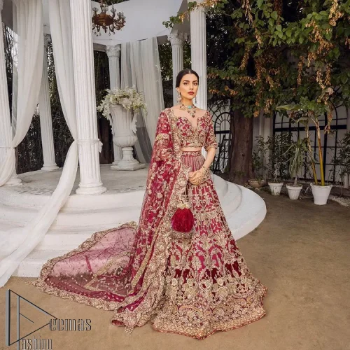 Make your day more lovely by wearing maroon colours. Maroon is just the star among all colours for the bride's