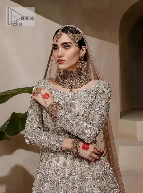 Walk with style on your Nikah day and let the flare follow! This light fawn flare maxi is decorated with