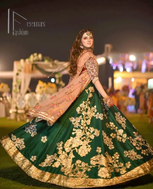 A combination of red and green are here to win hearts at your Mehndi. The attractive lehenga in green colour