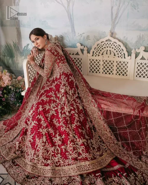 Bright and blissful! This ensemble is the epitome of grace.  The maxi is fully emblazoned with tilla, dabka, kora, Kundan